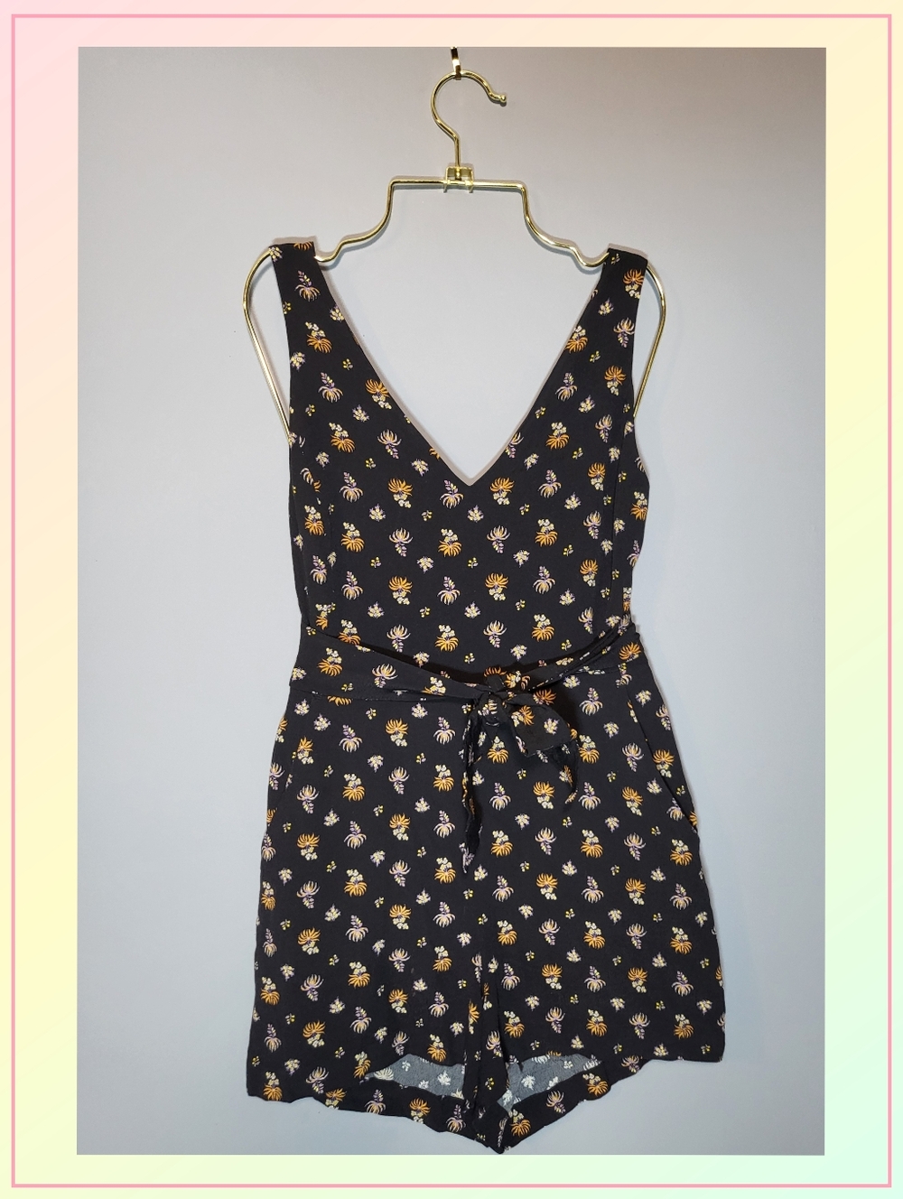 Aritzia Wilfred Sz 4 Black Floral V-Neck Tie Top Romper Playsuit